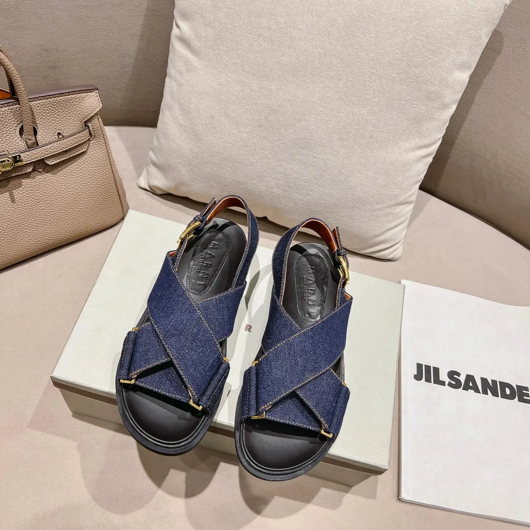 👟👟Ex-factory price 420👟👟 Marni Mani, popular online celebrity style, Taobao, popular single style in physical stores! Thick-soled, elevated classic cross-strap, color-blocked flat-soled cowhide open-toe European and American style women's sandals. Fabric: Cowhide Lining: Sheepskin Outsole: Rubber Button: Gold Size: 35-40